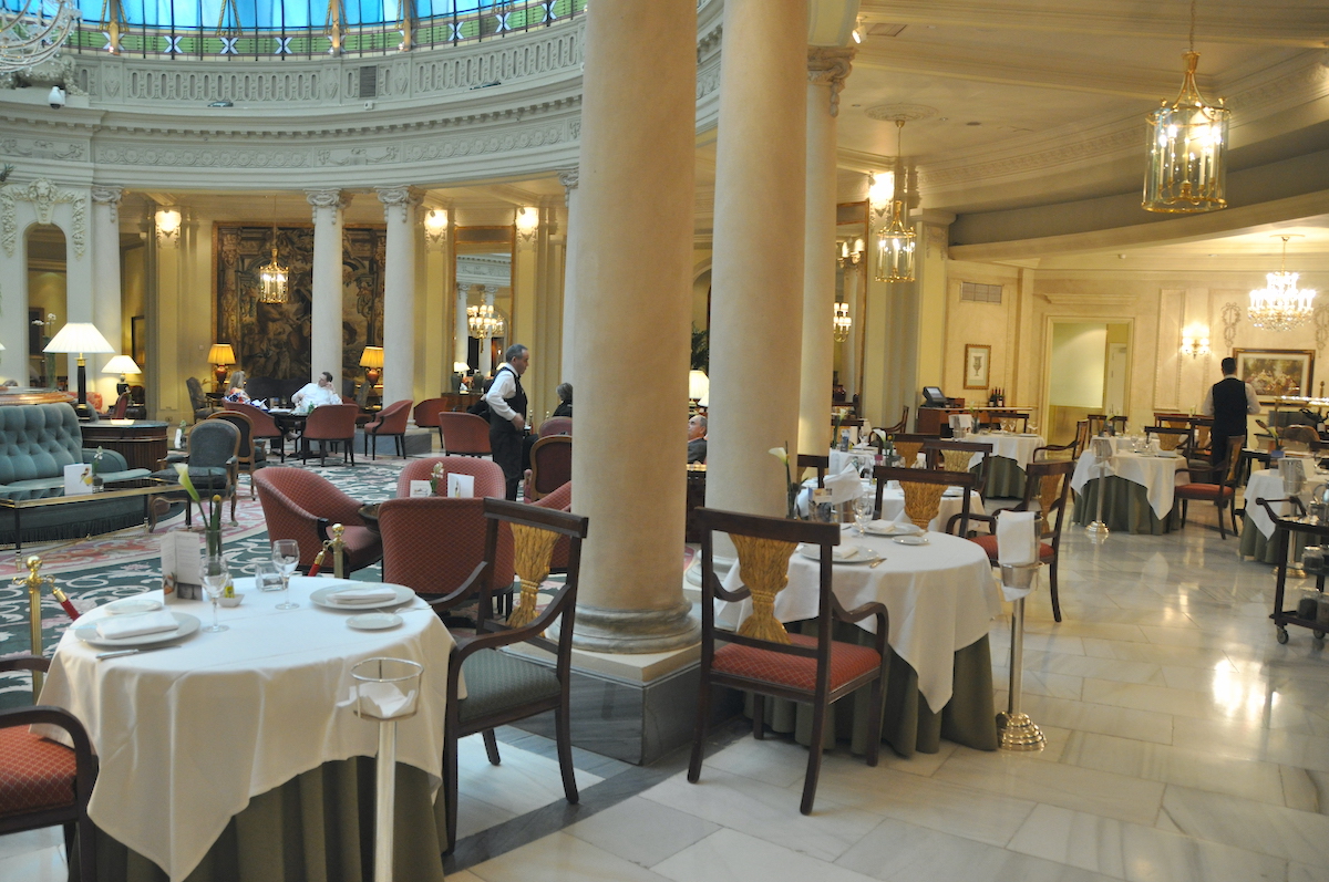 Comedor interior en el restaurante La Rotonda del hotel Westin Palace.